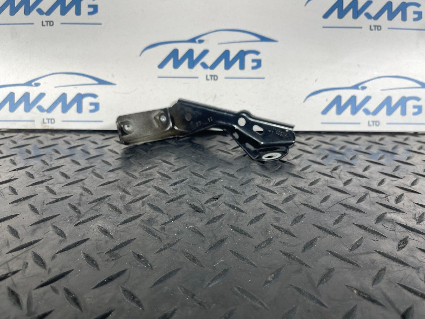 16-22 BMW X1 F48 GENUINE FRONT LEFT PASSENGER SIDE WING BRACKET 7392803
