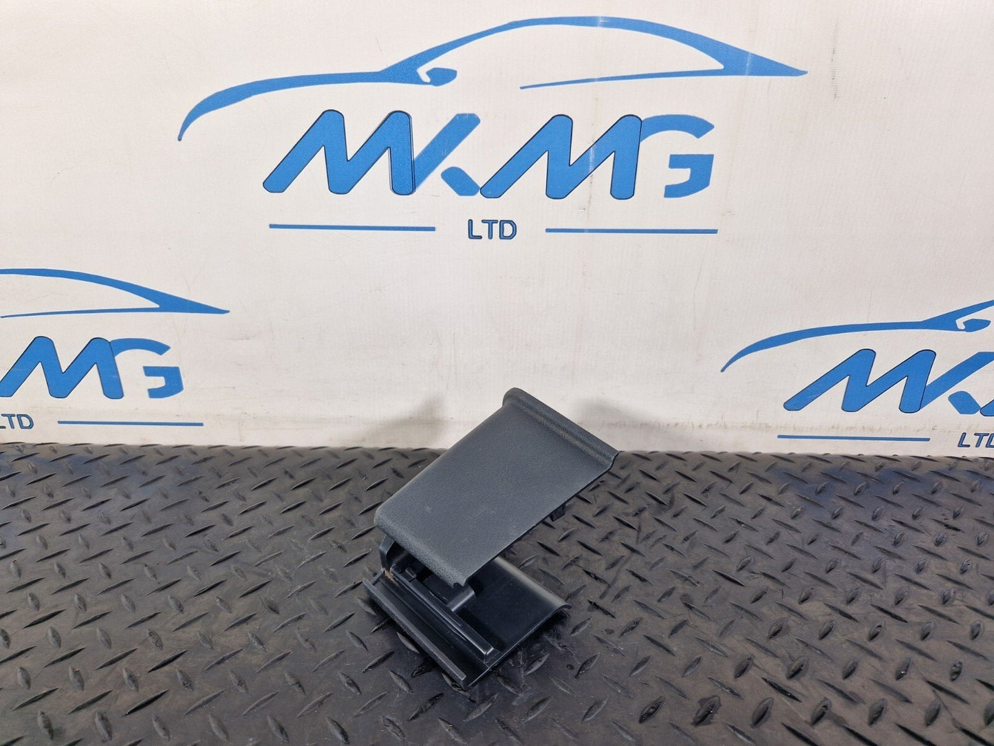 19-ON MERCEDES BENZ B CLASS W247 FRONT LEFT INNER SEAT RAIL COVER A2479190700