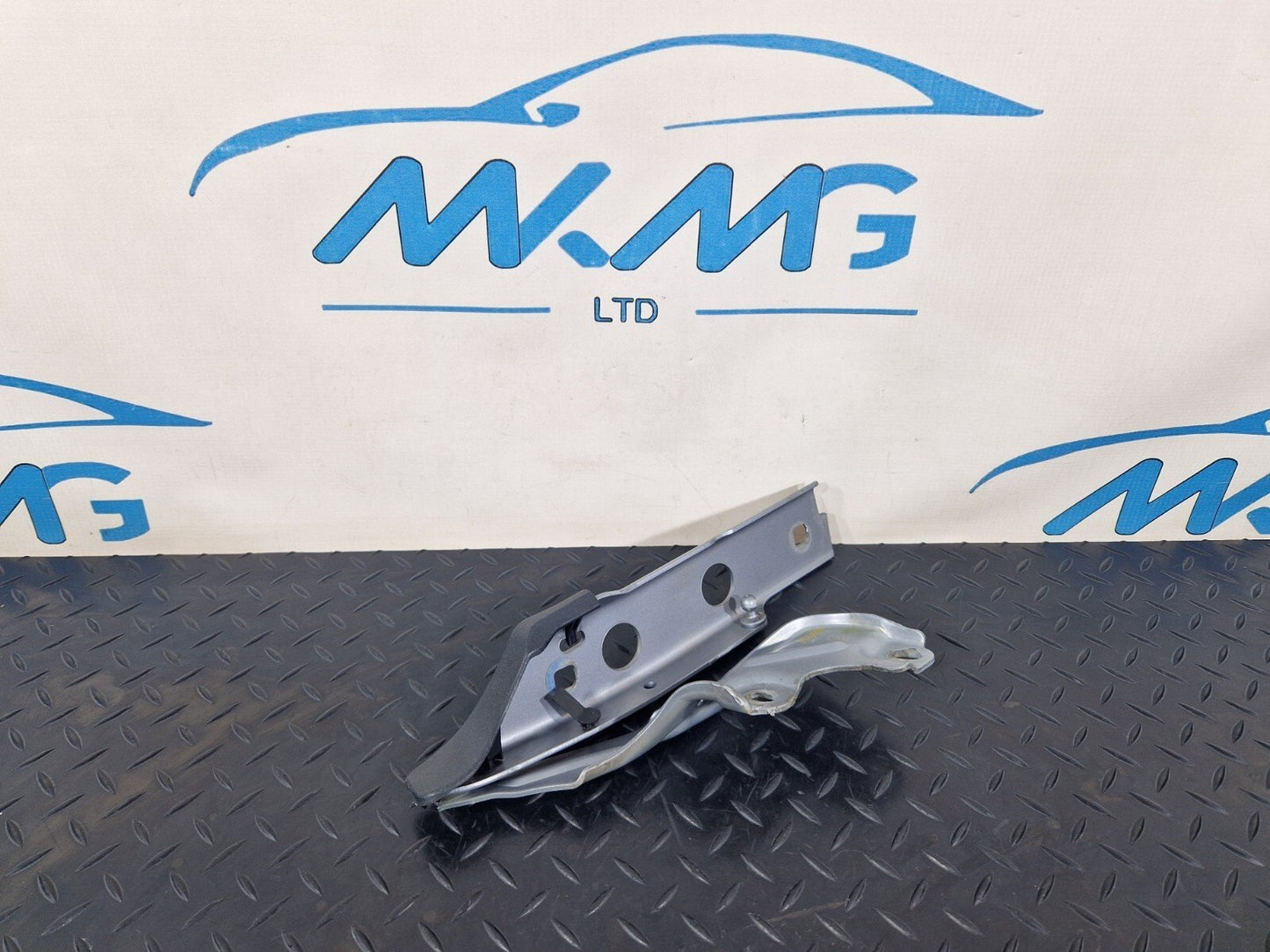 15-18 AUDI A7 4G OEM GENUINE BONNET HINGE LEFT 4G8823301E