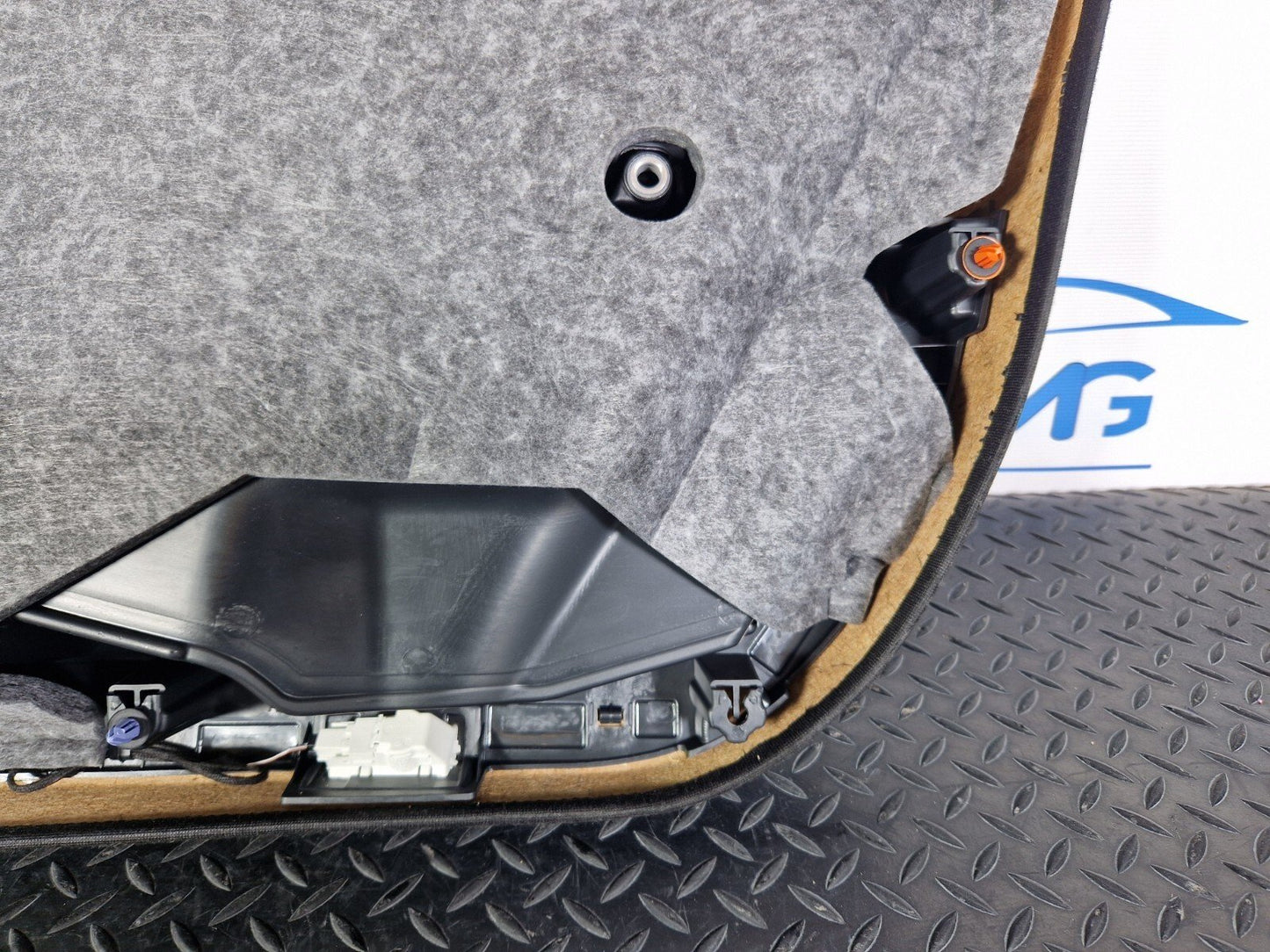 14-20 MERCEDES BENZ GLA 200 X156 FRONT LEFT SIDE DOOR CARD PANEL A2467201348