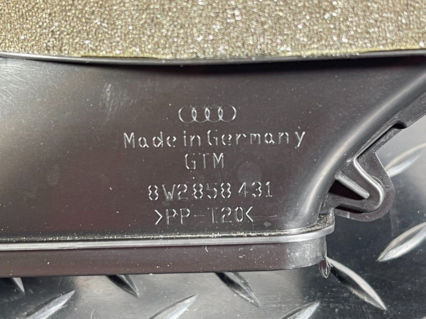 16-19 AUDI A4 B9 GENUINE DASHBOARD AIR VENT TRIM 8W2858431