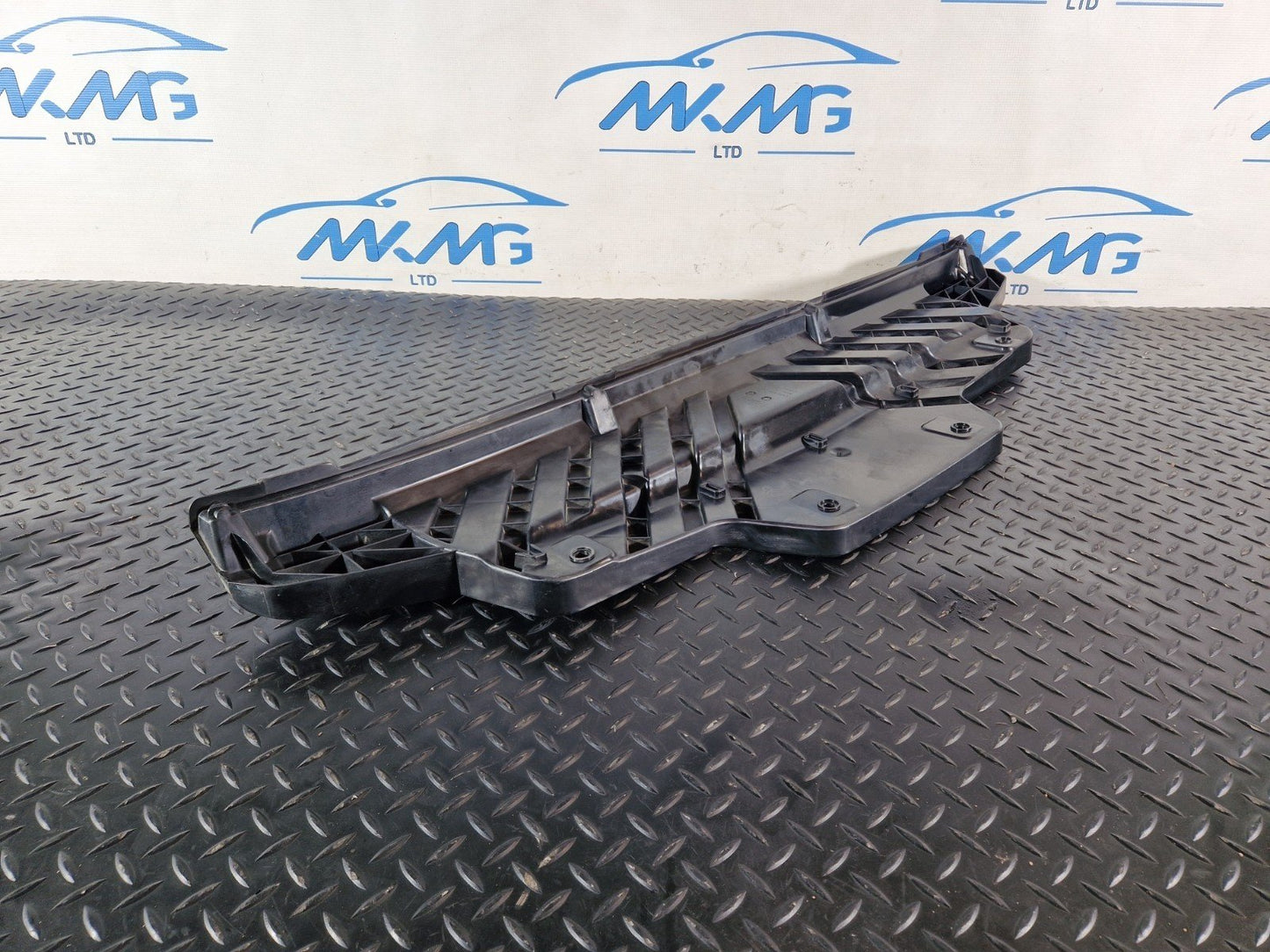 16-20 AUDI Q7 4M GENUINE REAR CENTRE CENTRE MOUNTING BRACKET 4M0807329
