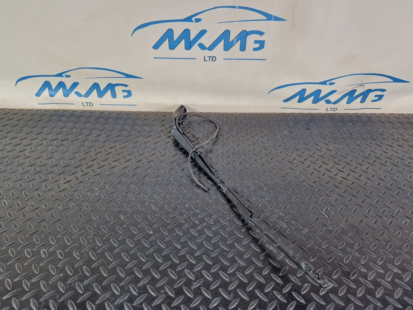 18-ON MERCEDES BENZ SPRINTER W907 WIPER ARM LEFT SIDE N/S A9108203500