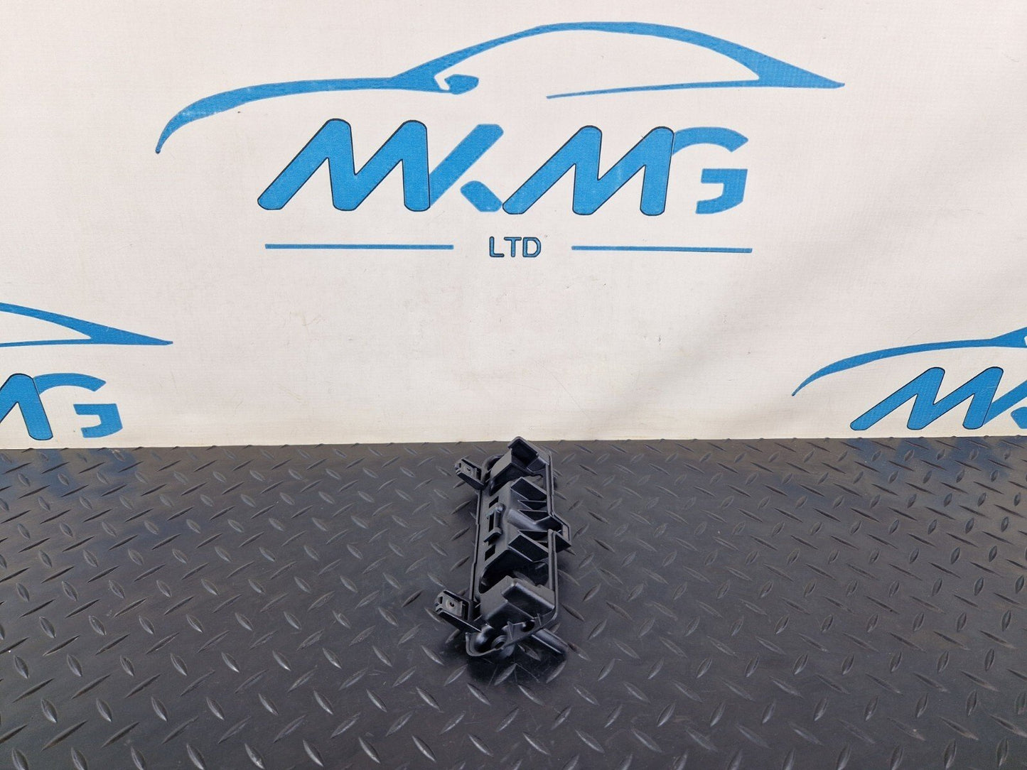 14-19 MERCEDES BENZ GLA X156 OEM DISPLAY SCREEN HOLDER BRACKET A1766806900