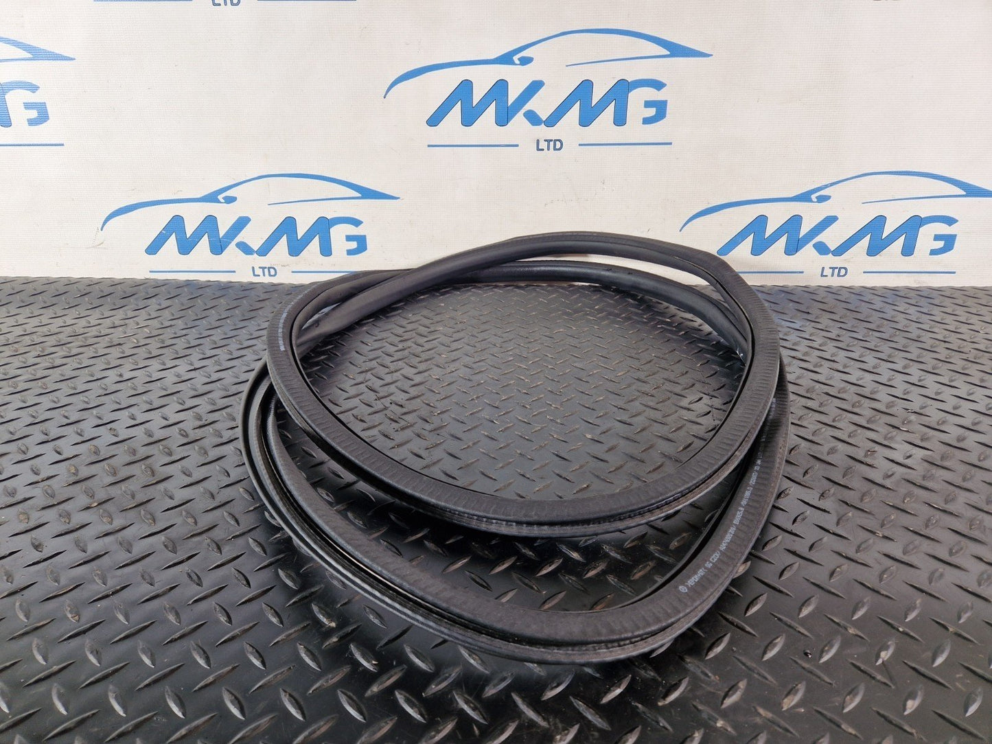 19-ON MERCEDES B CLASS W247 FRONT DOOR RUBBER SEAL FITS LEFT & RIGHT A2476920300