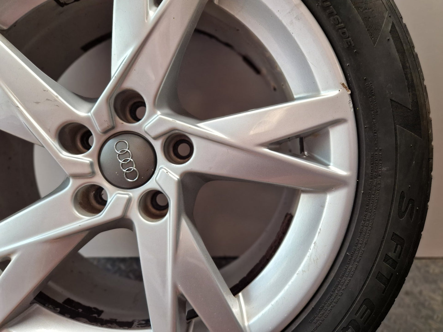 Audi A4 B9 17" Alloy Wheel with Tyre 225/50/17 8W0601025K ~3mm