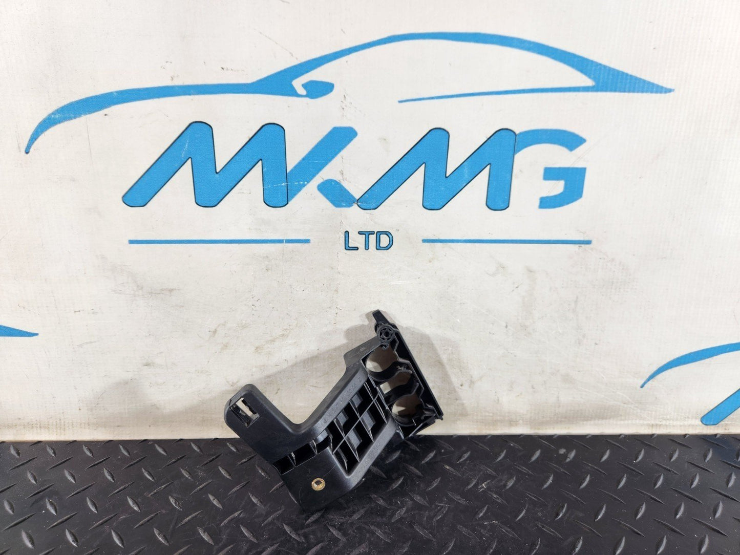 19-ON MERCEDES BENZ B CLASS W247 WATER COOLANT HOSE HOLDER A2475010020