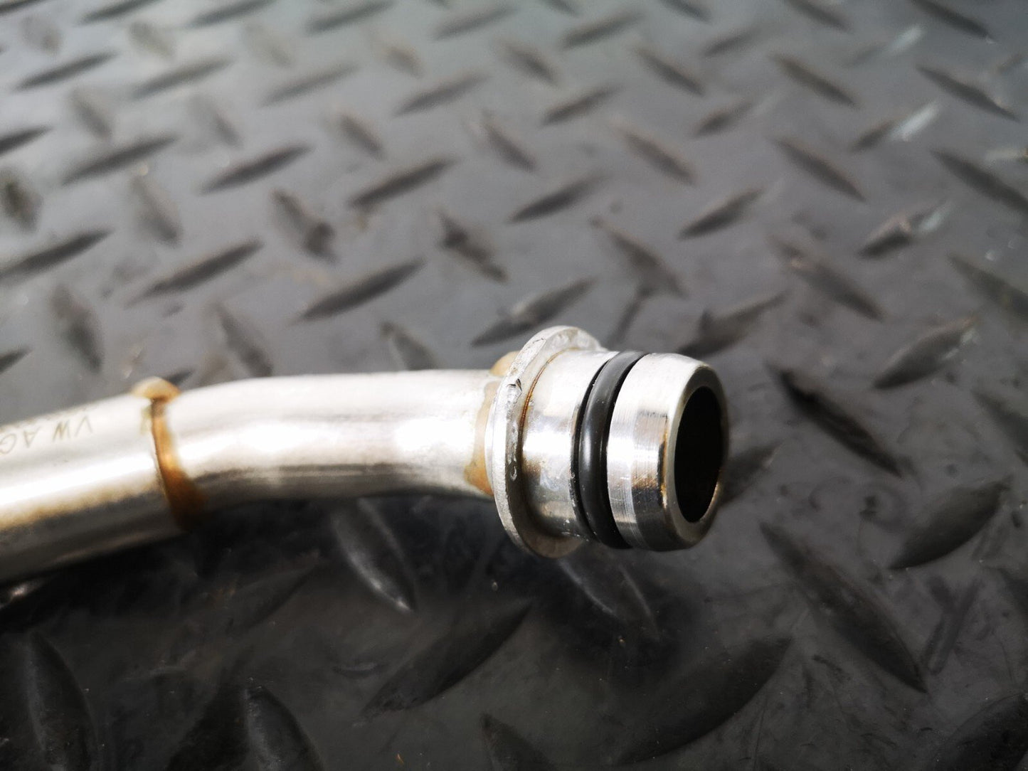 16-19 AUDI A4 B9 S-LINE GENUINE V6 3.0TDI CSW MENGINE BREATHER PIPE 059103209N