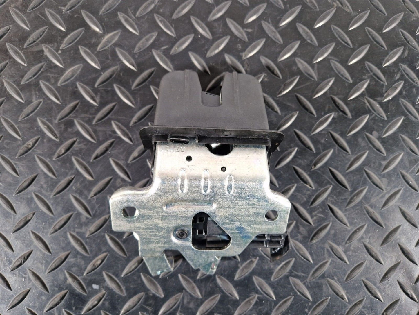 16-24 AUDI A5 F5 GENUINE BOOTLID / TAILGATE LOCK 8W0827503