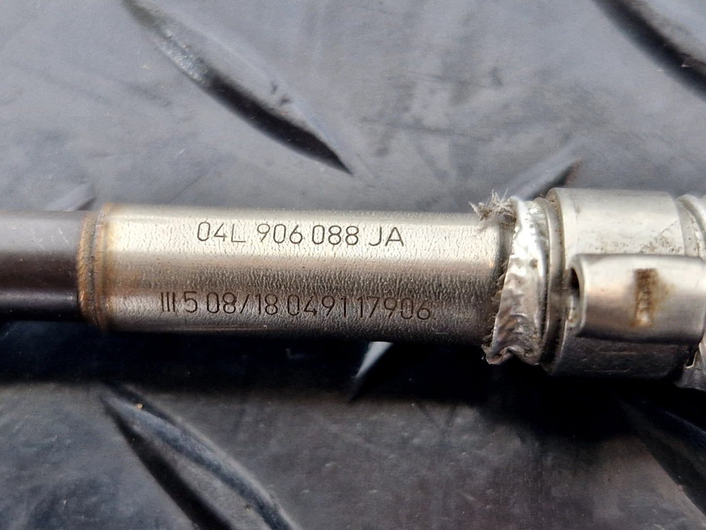 16-19 AUDI A4 B9 GENUINE 2.0TDI EXHAUST PEMERATURE SENSOR 04L906088JA