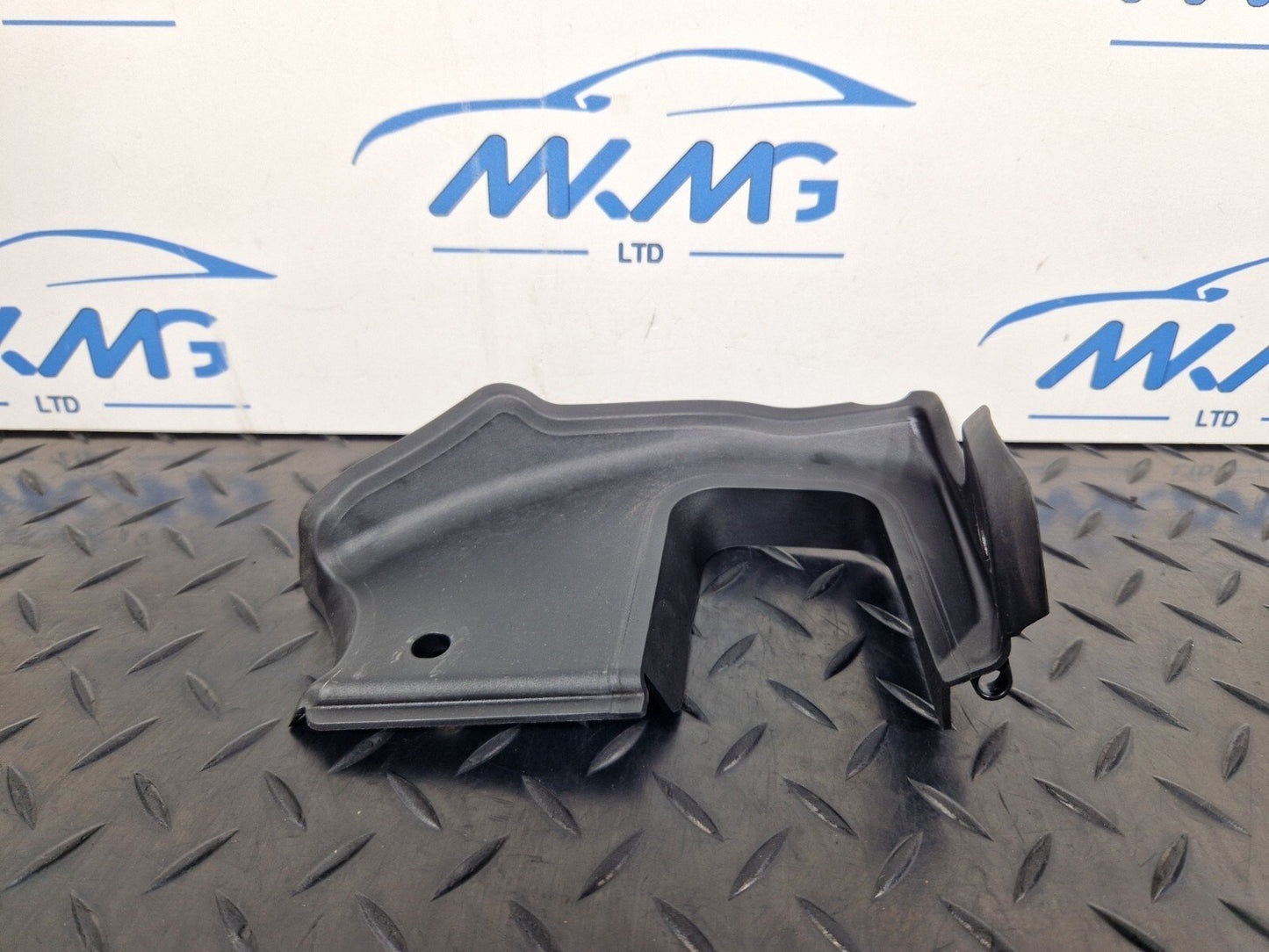AUDI Unknown Part Type 8W8827279
