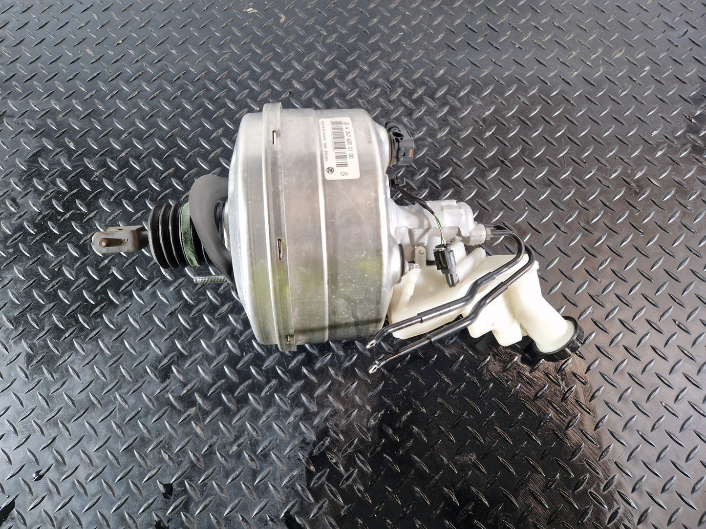 19-ON MERCEDES BENZ B CLASS W247 BRAKE SERVO & MASTER CYLINDER OEM A2474300100