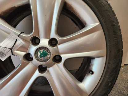 Skoda Yeti MK1 5L 17" Alloy Wheel with Tyre 225/45/17 ~5mm