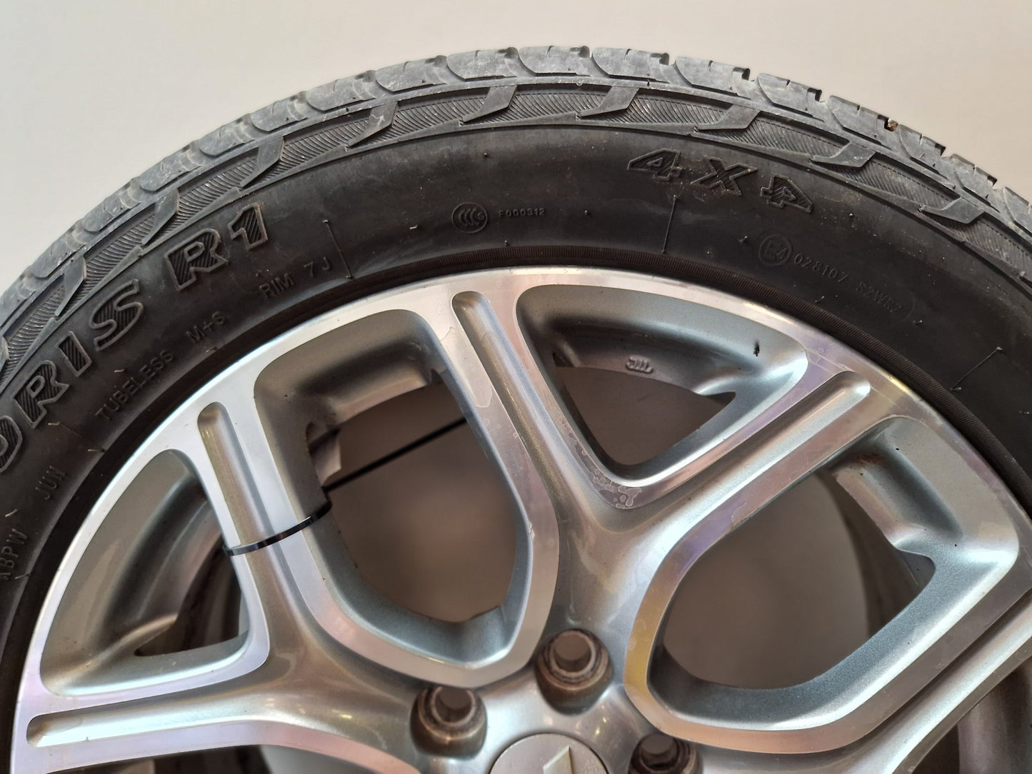 Mitsubishi Outlander MK3 (RE1) (GG2W) 18" Alloy Wheel with Tyre 225/55/18 ~6mm