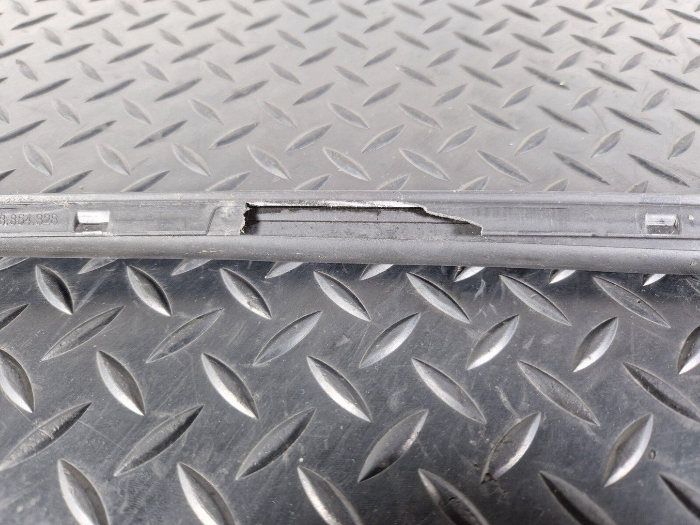 10-18 AUDI A7 4G S-LINE WINDSCREEN SIDE TRIM COVER MOULDING RIGHT 4G8854328