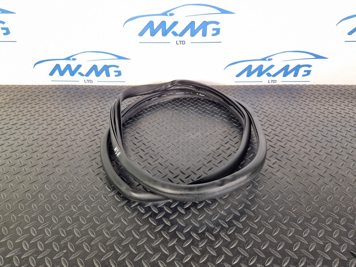 14-21 MERCEDES BENZ C200d W205 LEFT & RIGHT REAR DOOR SEAL GASKET A2056970251