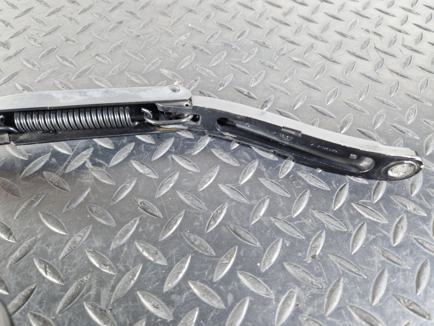 11-19 MERCEDES BENZ ML W166 GENUINE FRONT RIGHT WIPER ARM A1668201040