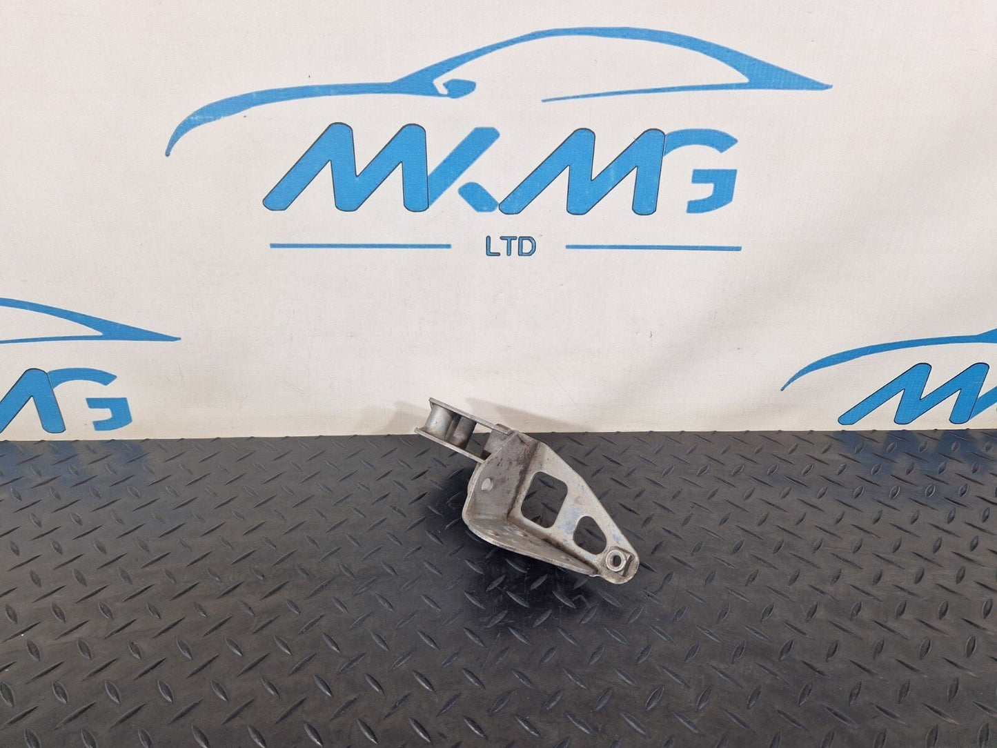 10-17 AUDI A8 4H FRONT LEFT N/S UNDERRUN BAR BRACKET MOUNT 4H0399655B