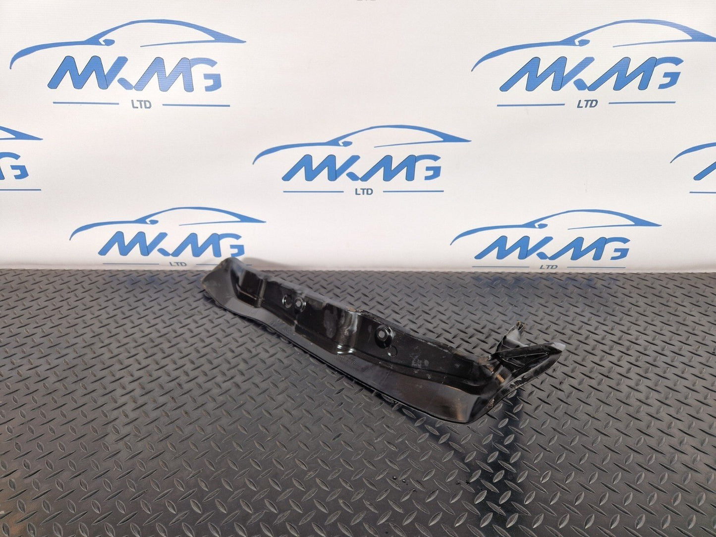 10-18 AUDI A7 4G S-LINE FRONT RIGHT WING FENDER END SEAL PLATE 4G8821112A