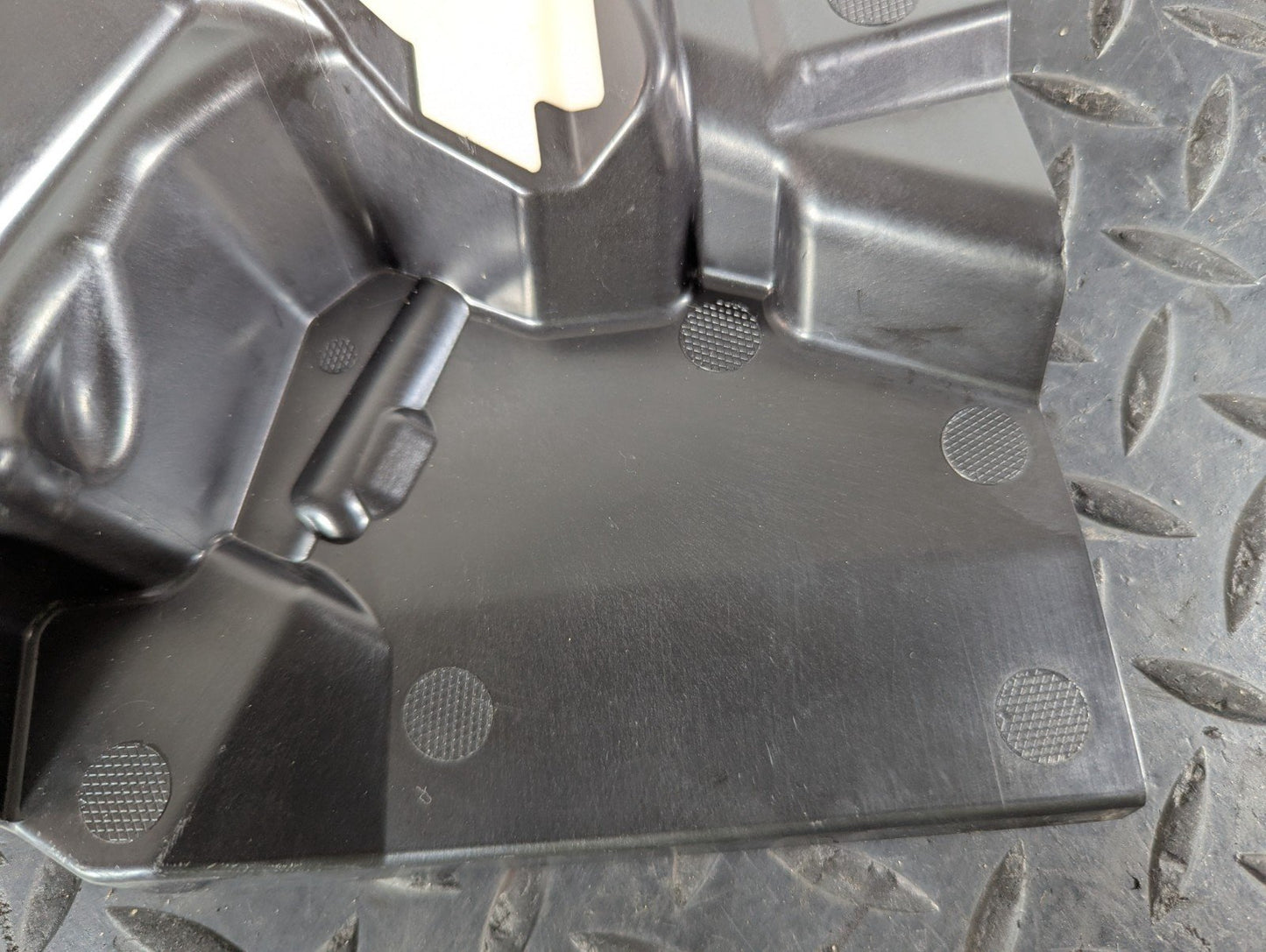13-19 MERCEDES BENZ CLA C117 GENUINE SIDE REAR DOOR LOCK DUST COVER A1177320195