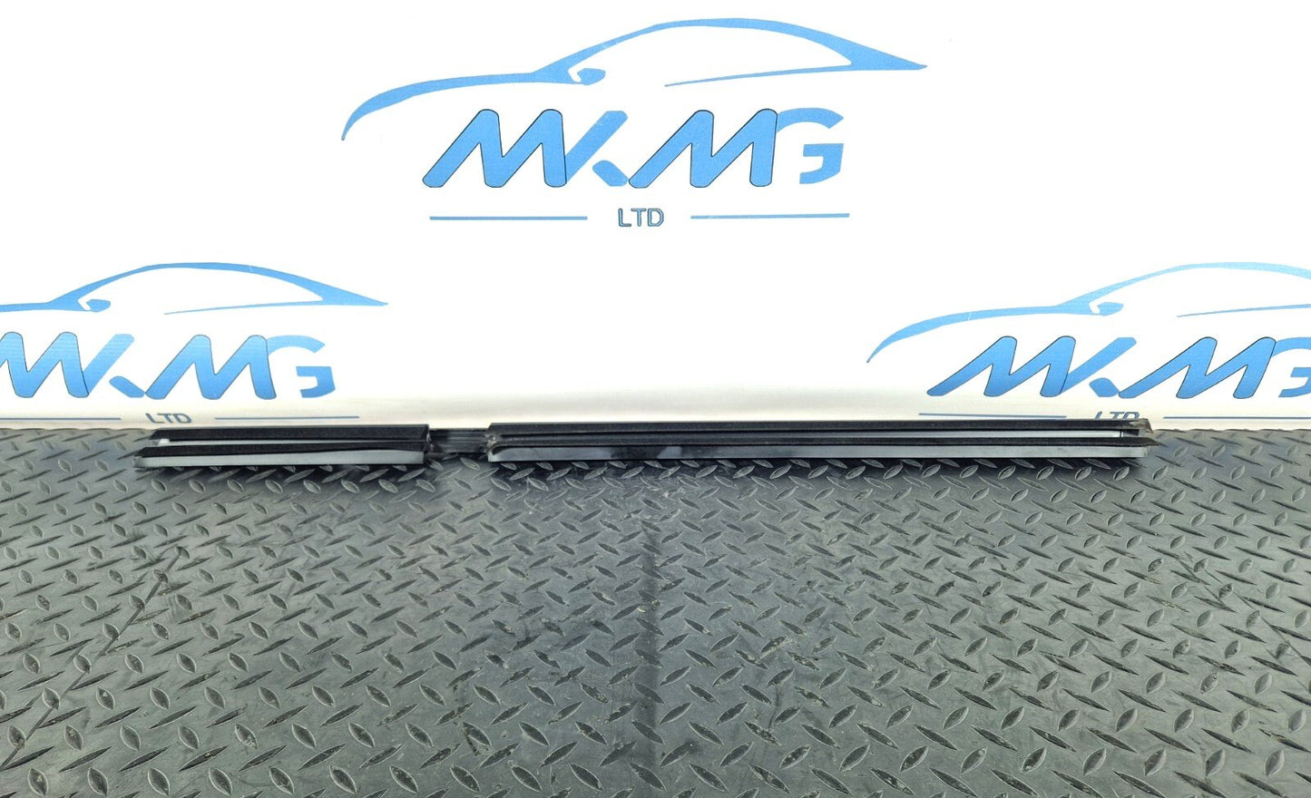 OEM MERCEDES C CLASS W205 REAR LEFT WINDOW SEALING RAIL DOOR STRIP A2057350365
