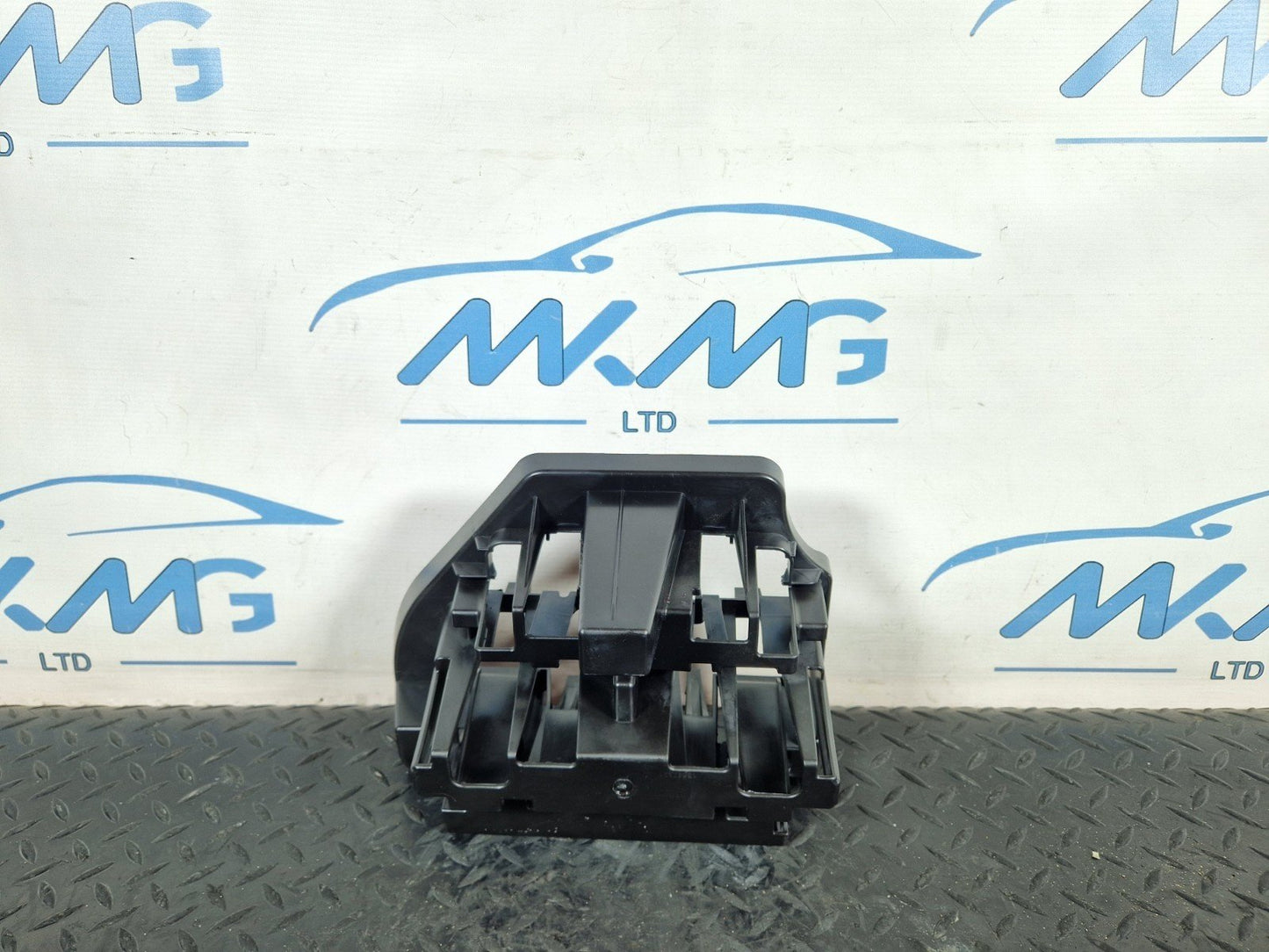 16-19 MERCEDES BENZ GLE W166 GENUINE FUSE BOX HOLDER BRACKET A1665450840