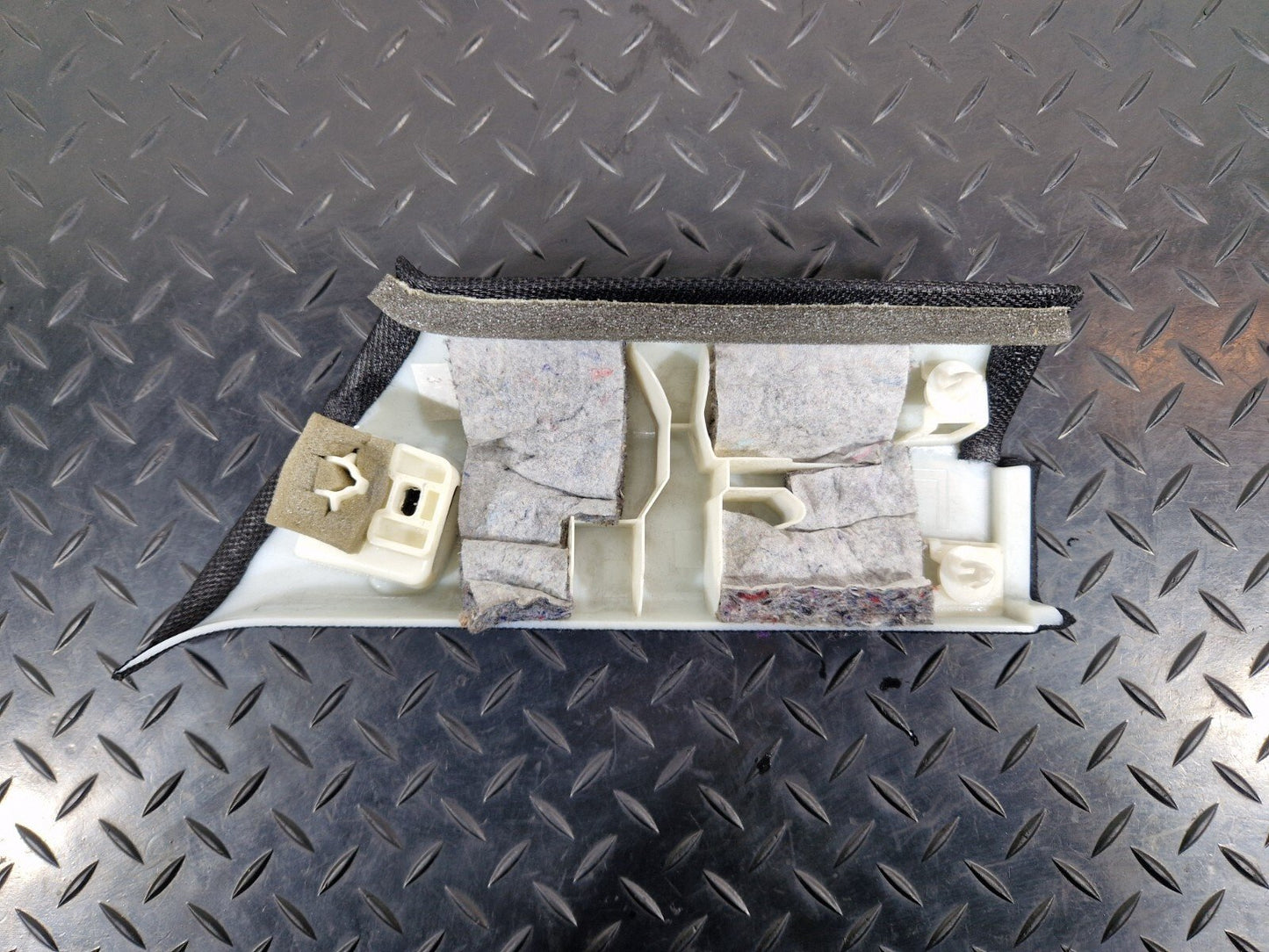 12-18 BMW 4 SERIES F36 LCI M-SPORT REAR LEFT SIDE UPPER C-PILLAR TRIM 8059305