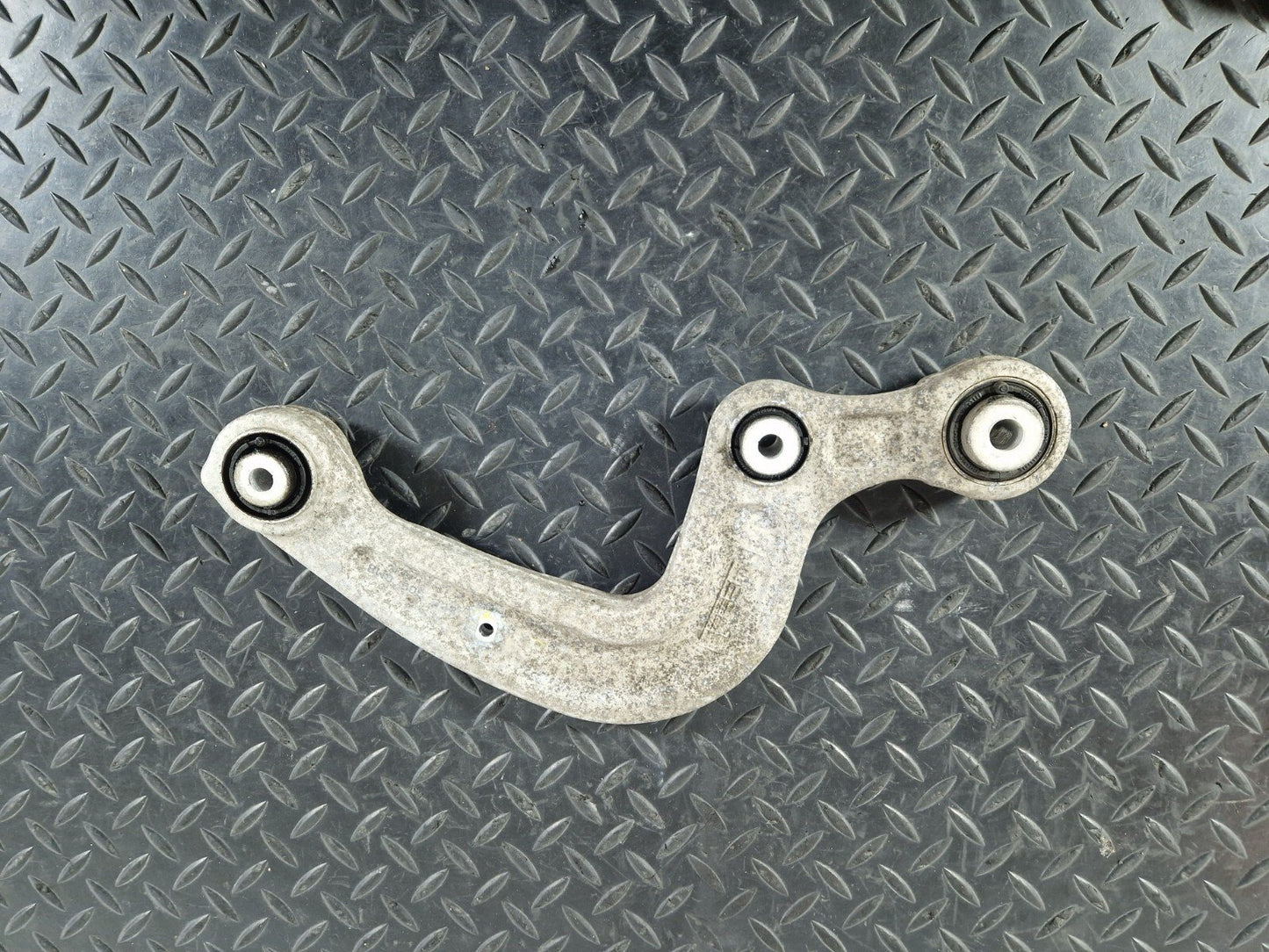 GENUINE AUDI A4 B9 A5 S5 F5 REAR LEFT OR RIGHT CONTROL ARM 8W0505361E