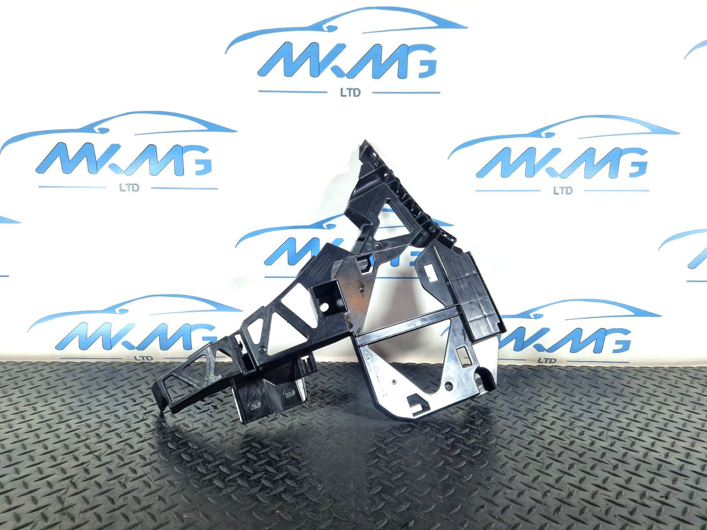 11-19 MERCEDES BENZ ML W166 GENUINE LEFT REAR BUMPER BRACKET  A1668851121
