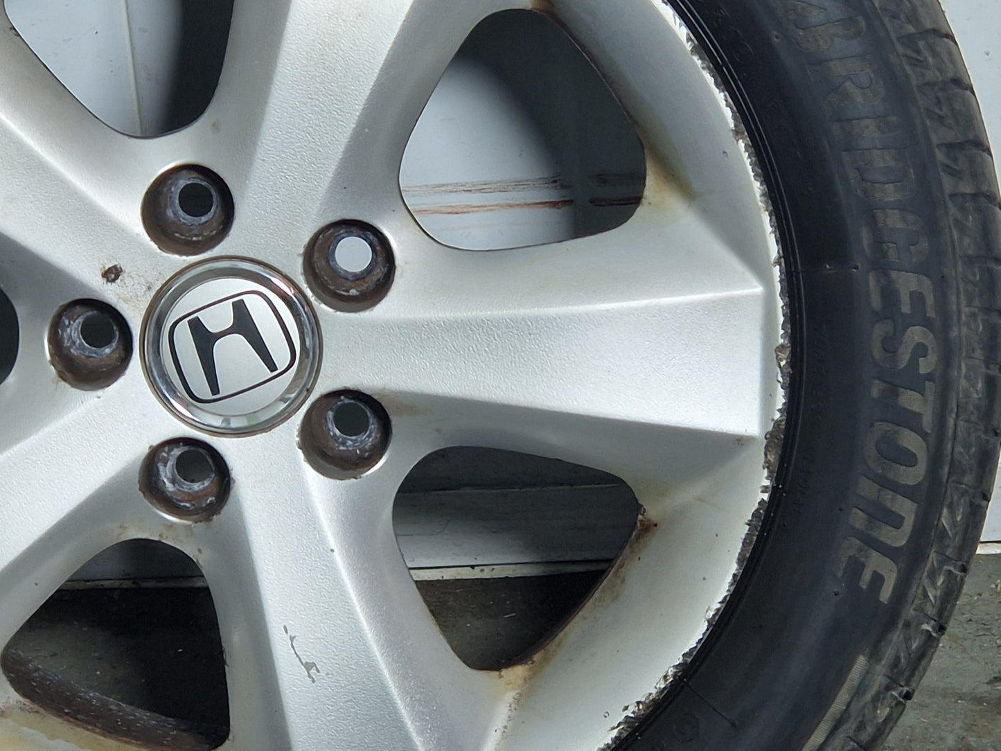 Honda FR-V MK1 16" Alloy Wheel with Tyre 6mm 205/55/16