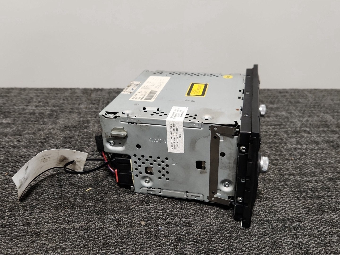 Audi A4 B7 Genuine Radio Stereo CD Player Head Unit 8E0035195AB