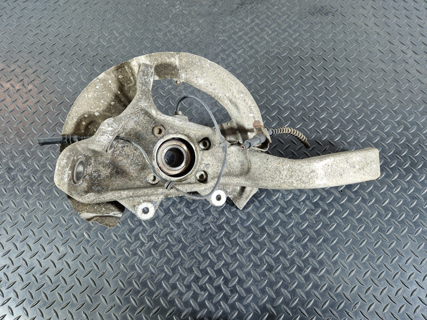 10-13 BMW X5 E70 LCI FRONT RIGHT WHEEL HUB STEERING KNUCKLE 6773784