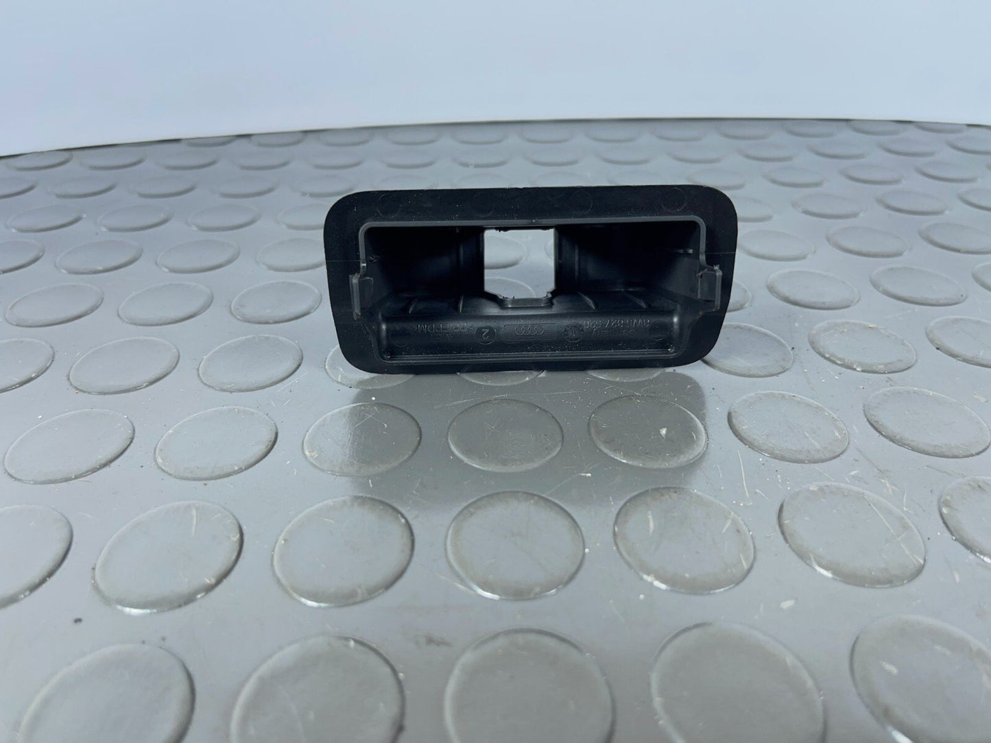 16-19 AUDI A4 B9 SALOON GENUINE BOOT TAILGATE LOCK TRIM COVER 8W5827520