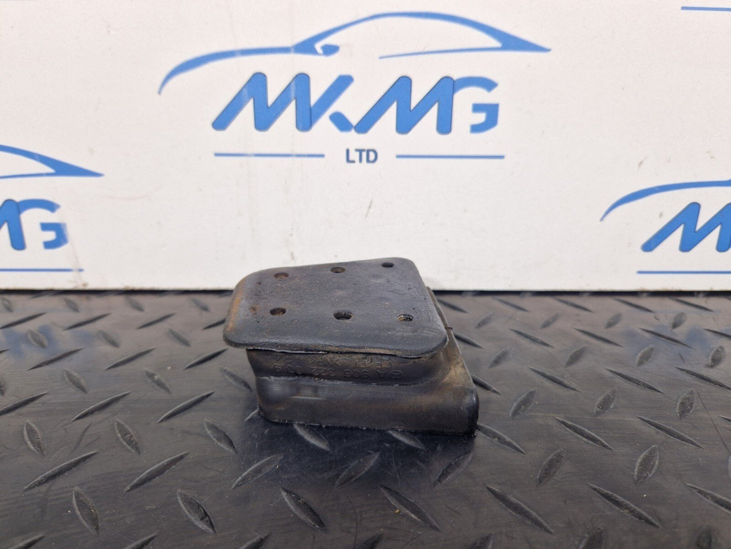 2018-ON MERCEDES BENZ SPRINTER W907 SPRING BEARING A9063220019