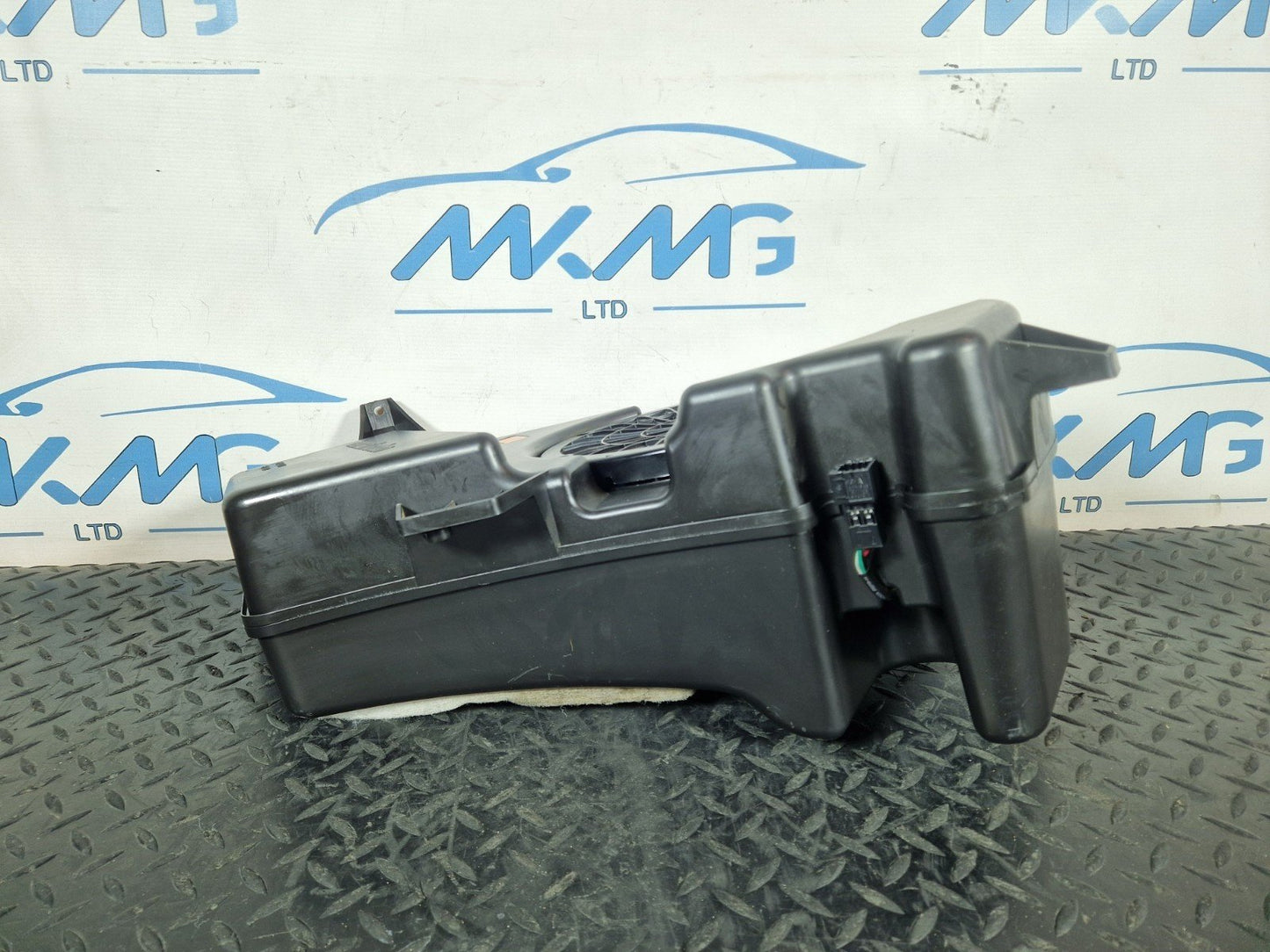 16-19 MERCEDES BENZ GLE W166 H/K LOGIC 7 SUBWOOFER SPEAKER A1668202202