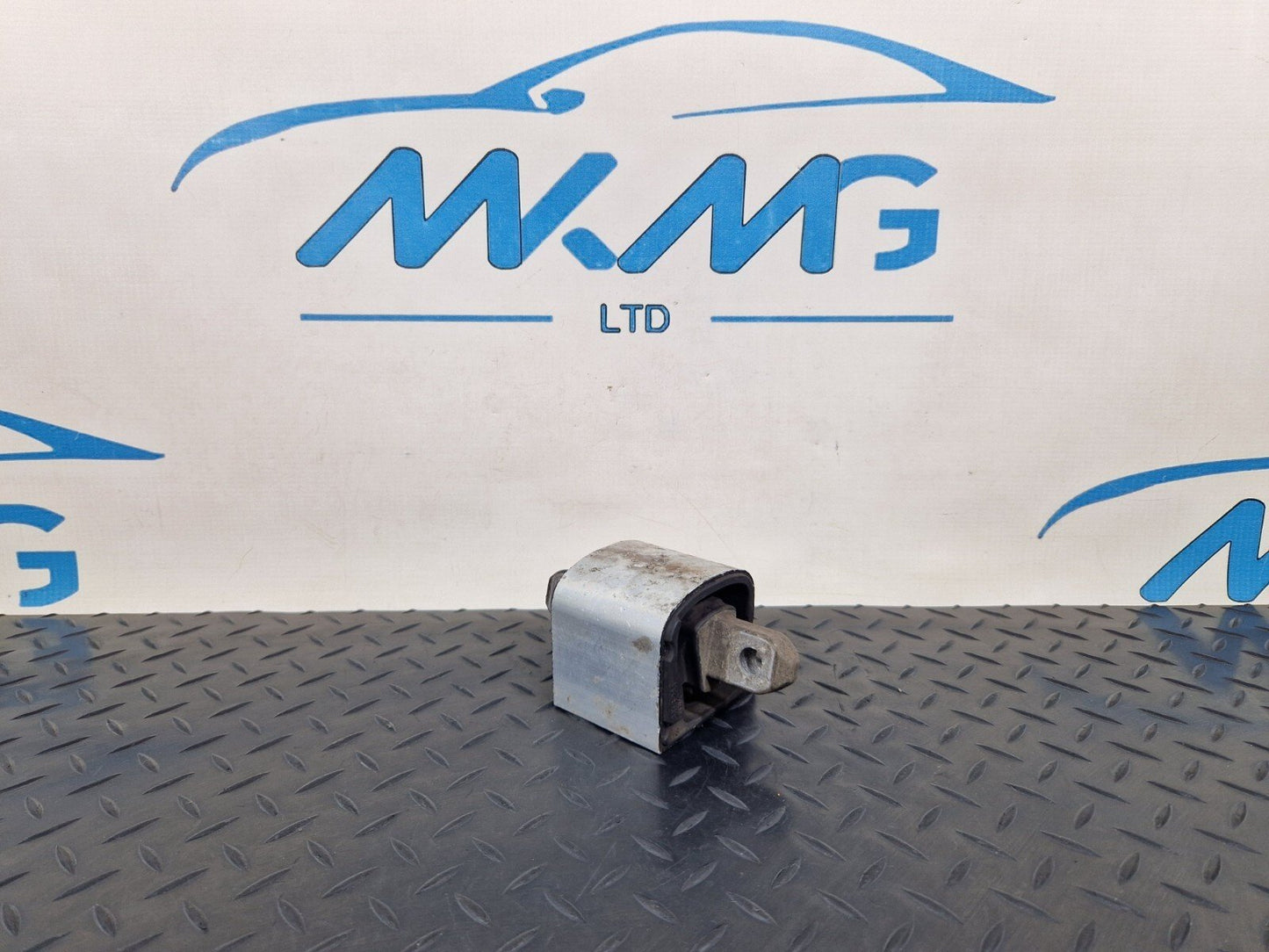 14-23 MERCEDES BENZ VITO W447 OEM TRANSMISSION GEARBOX MOUNT BRACKET A4472410113
