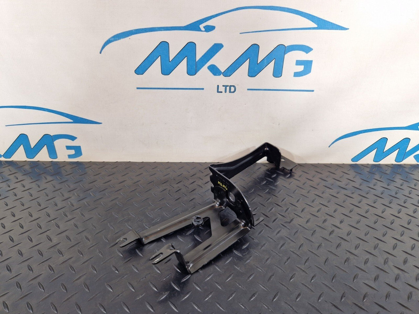 18-ON MERCEDES BENZ A CLASS W177 ABS PUMP MOUNT BRACKET SUPPORT A1774303400
