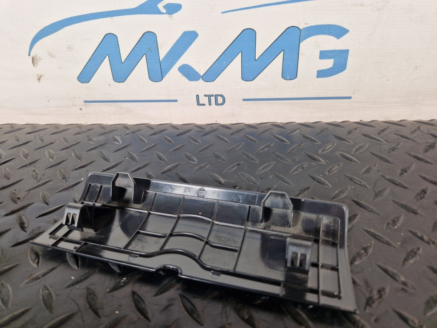 10-18 VW TOUAREG 7P GENUINE REAR VIEW MIRROR SURROUND TRIM 7P6857185