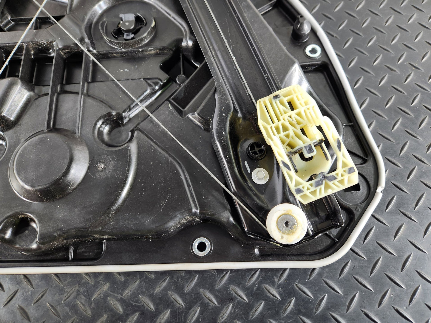 BMW 118i F40 Front Right Door Window Regulator 5A02FB2