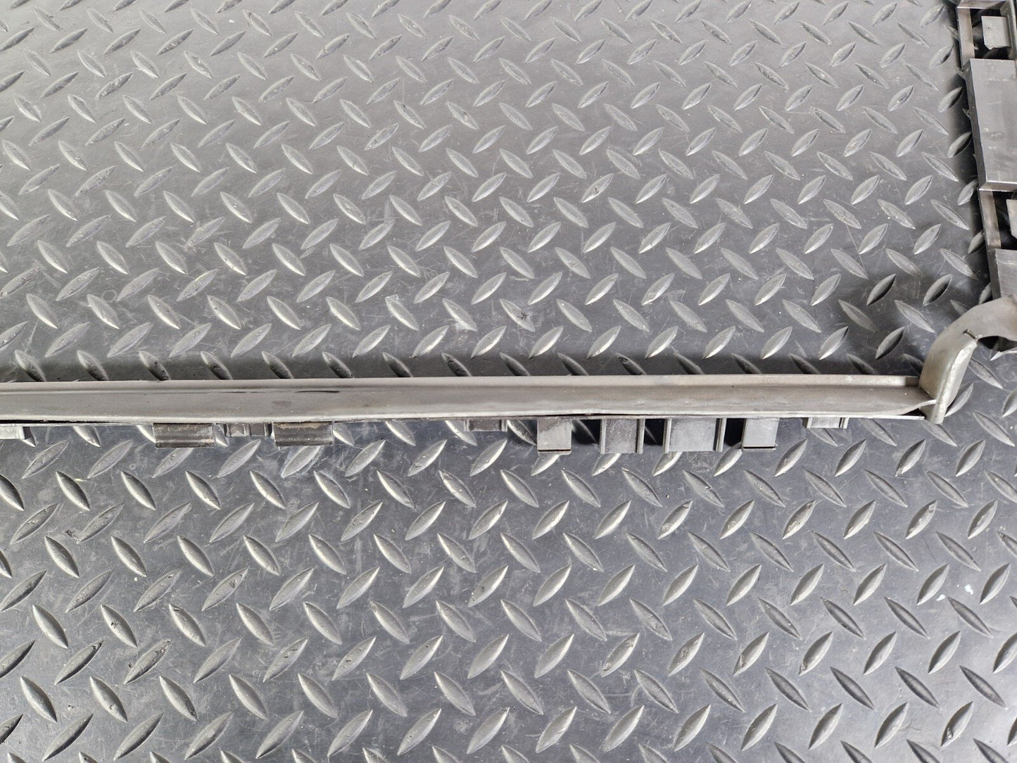 14-21 MERCEDES BENZ W205 FRONT AIR DUCT A2055050130