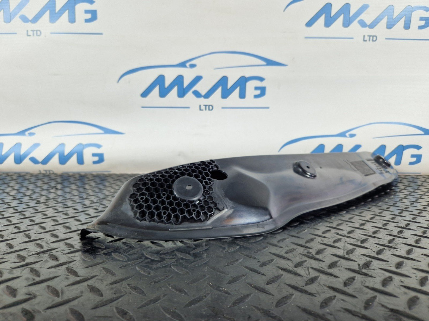 11-19 MERCEDES BENZ ML W166 FRONT RIGHT O/S WING FENDER COVER SEAL A1668890025