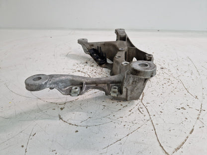 16-19 AUDI A4 B9 GENUINE MANUAL GEARBOX CROSSMEMBER MOUNT BRACKET 8W0399262AD