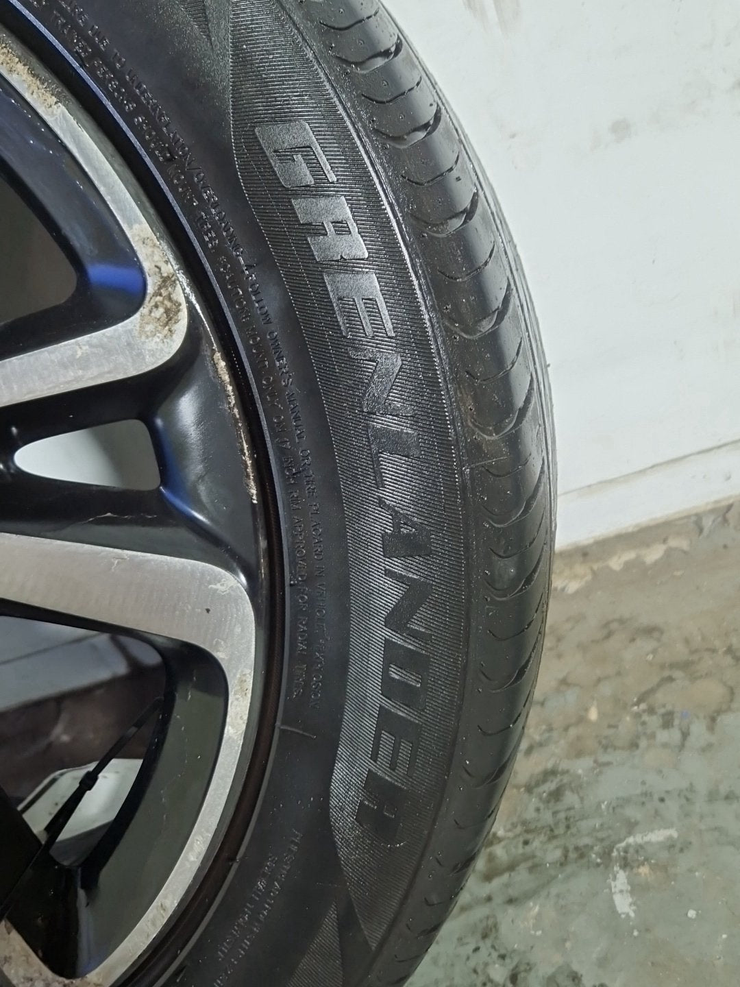 Citroen C4 Picasso MK2 17" Alloy Wheel with Tyre ~5mm 205/55/17 9813863177