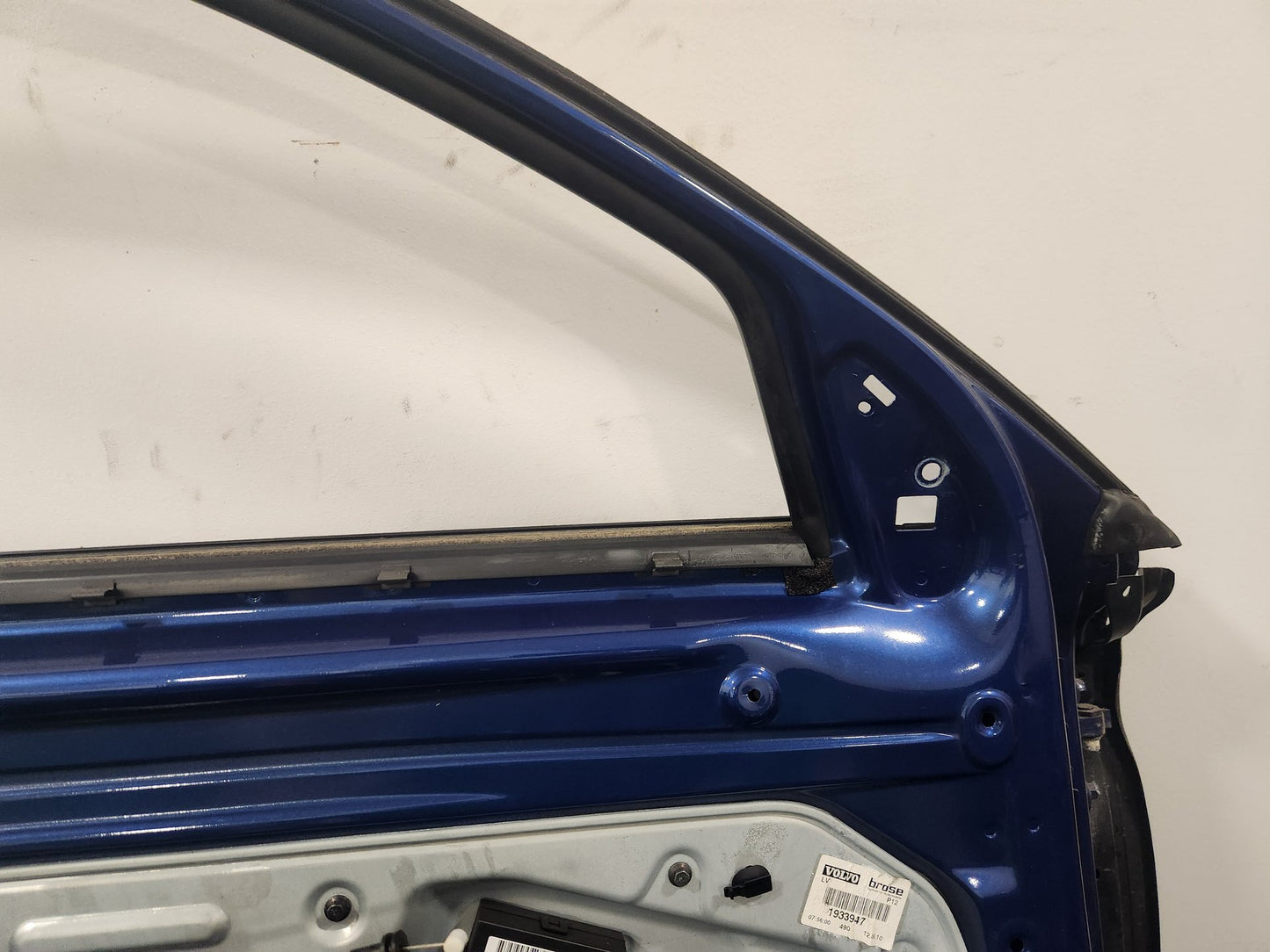 Volvo V50 MK2 FL (MW) Estate Front Left Complete Door in Brilliant Blue Pearl