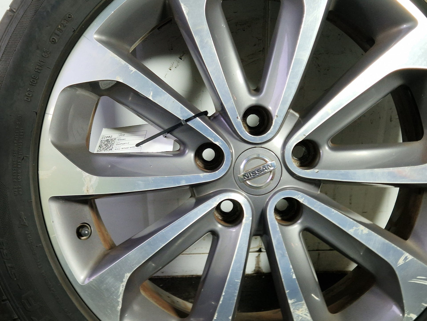 Nissan Qashqai+2 MK1 FL (J10) 18" Alloy Wheel with Tyre 215/55/18 ~4mm
