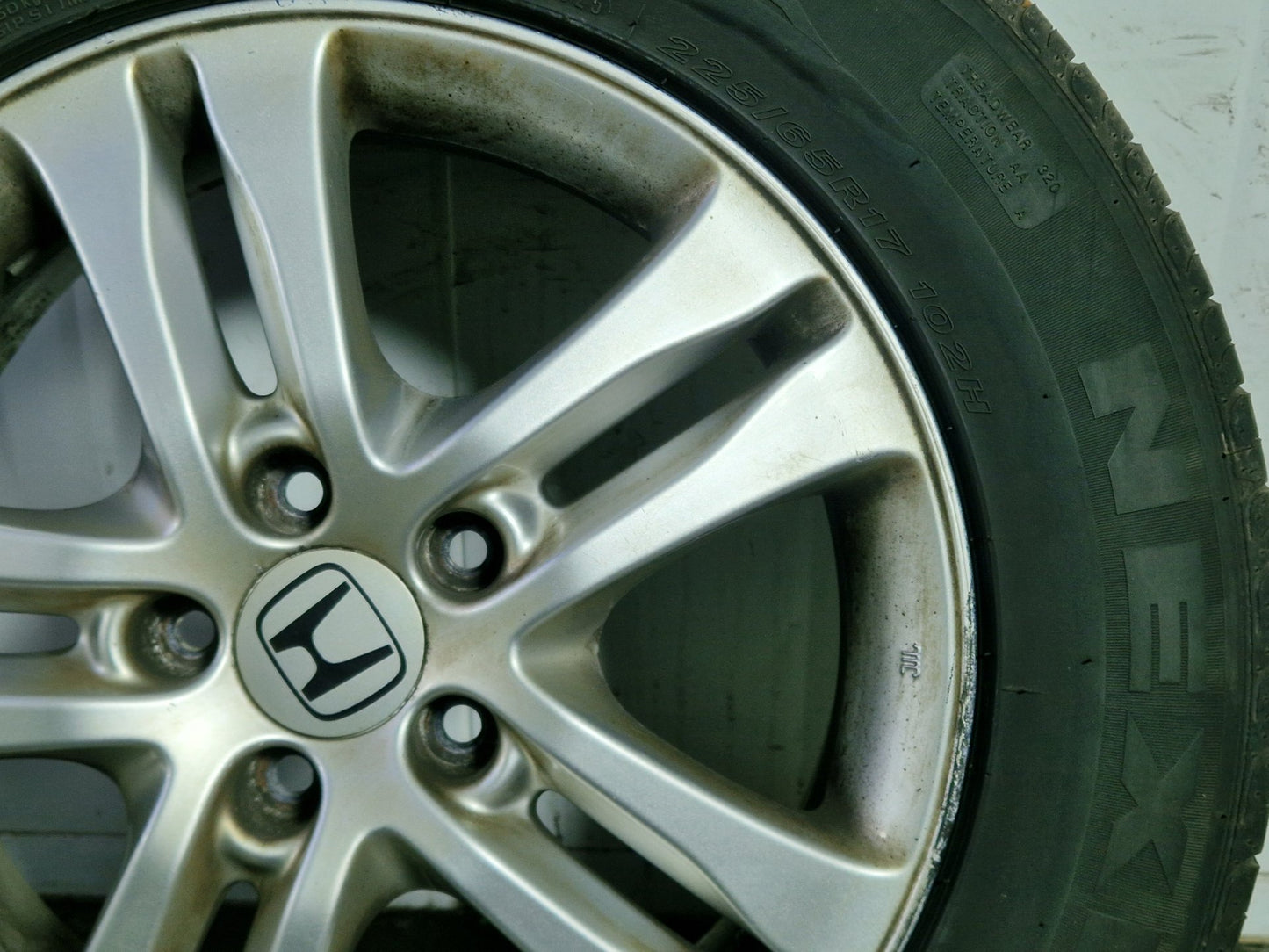 Honda CR-V MK3 FL (RE58) 17" Alloy Wheel with Tyre ~6mm 225/65/17