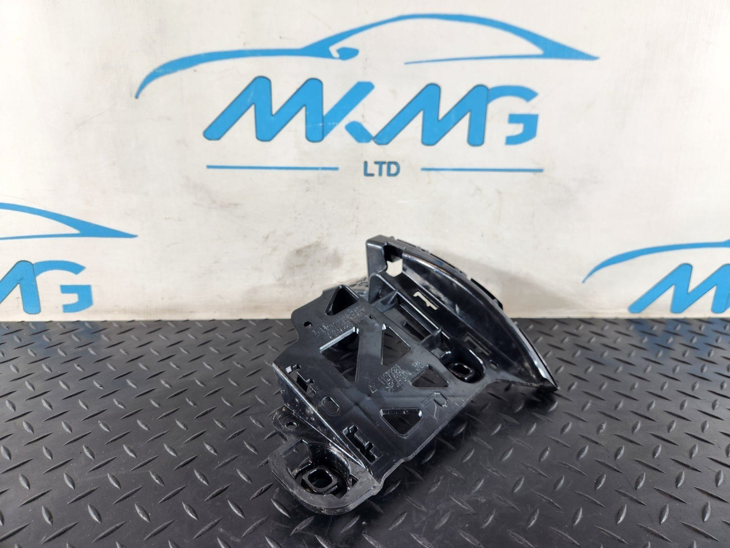 19-ON MERCEDES BENZ B CLASS W247 REAR BUMPER BRACKET MOUNT RIGHT A2478851900