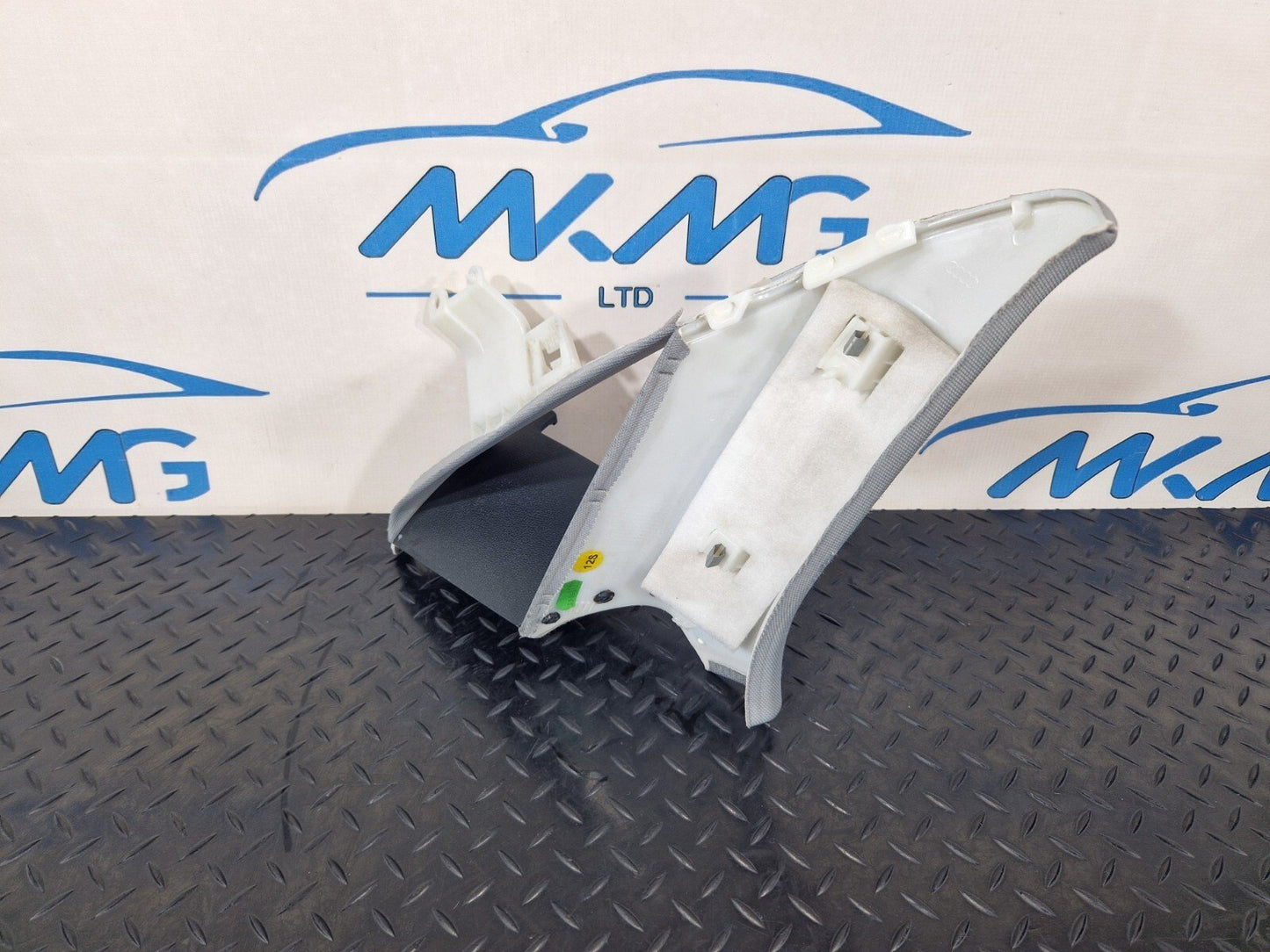 16-19 AUDI A4 B9 SALOON GENUINE REAR RIGHT C-PILLAR TRIM 8W5867288