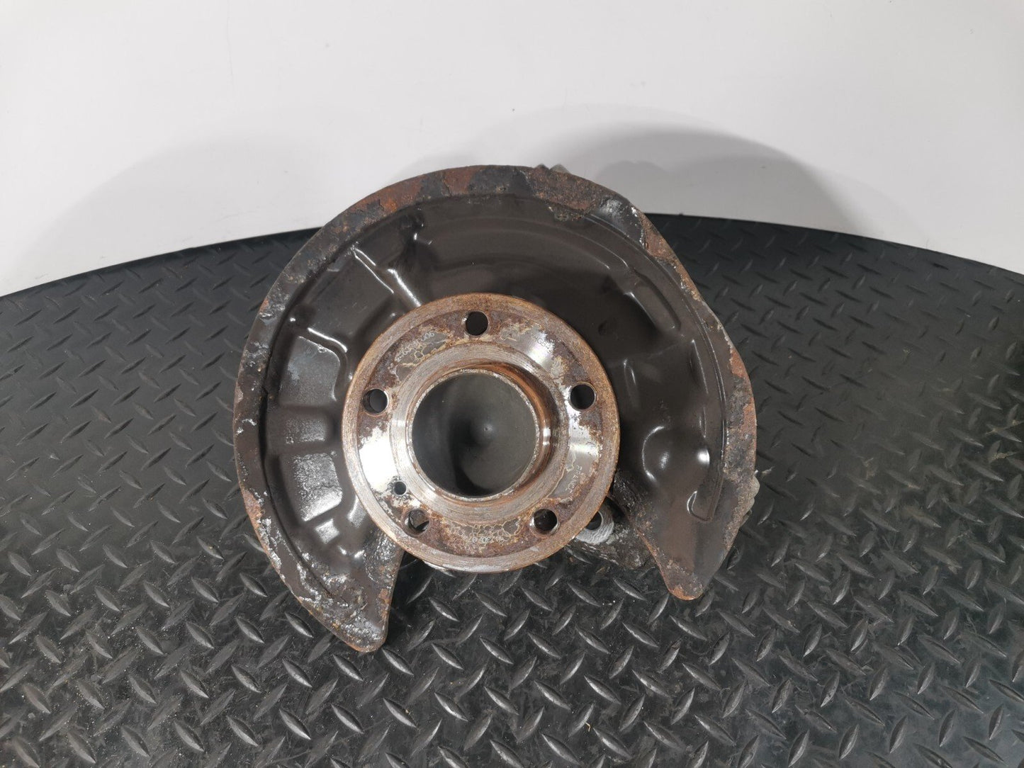 12-18 MERCEDES A B CLA-W176 W246 C117 GENUINE REAR RIGHT O/S WHEEL HUB  A2460406