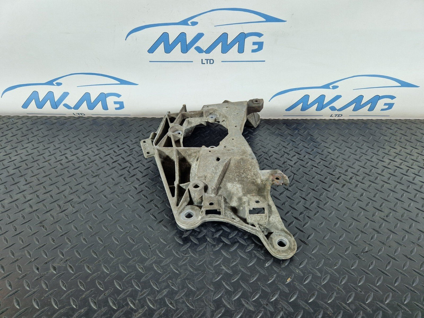 10-17 AUDI A8 4H GEARBOX TRANSMISSION SUPPORT MOUNT BRACKET 4H0399263L